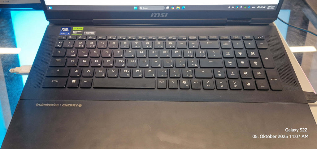 MSI Laptop Titan 18 HX AI (A2XWJG-042)-1